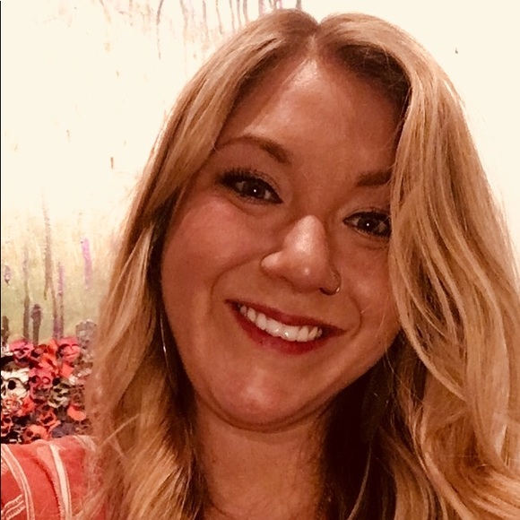 Meet your Posher, Ashley - Picture 1 of 1